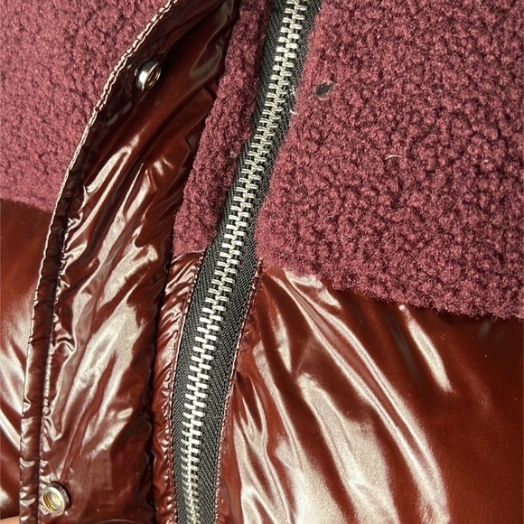 NWT LATTELIER Glossy Jelly Down Filled Cropped Puffer Coat Wine Color Large - Picture 6 of 13